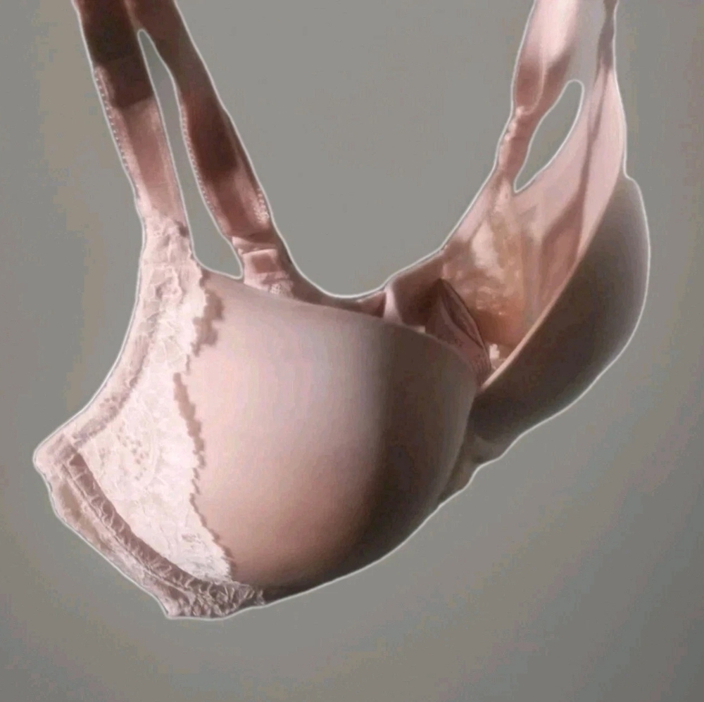 Victoria's Secret 36C Dream Angel Push-Up Bra. Padded. Needs Ironing.